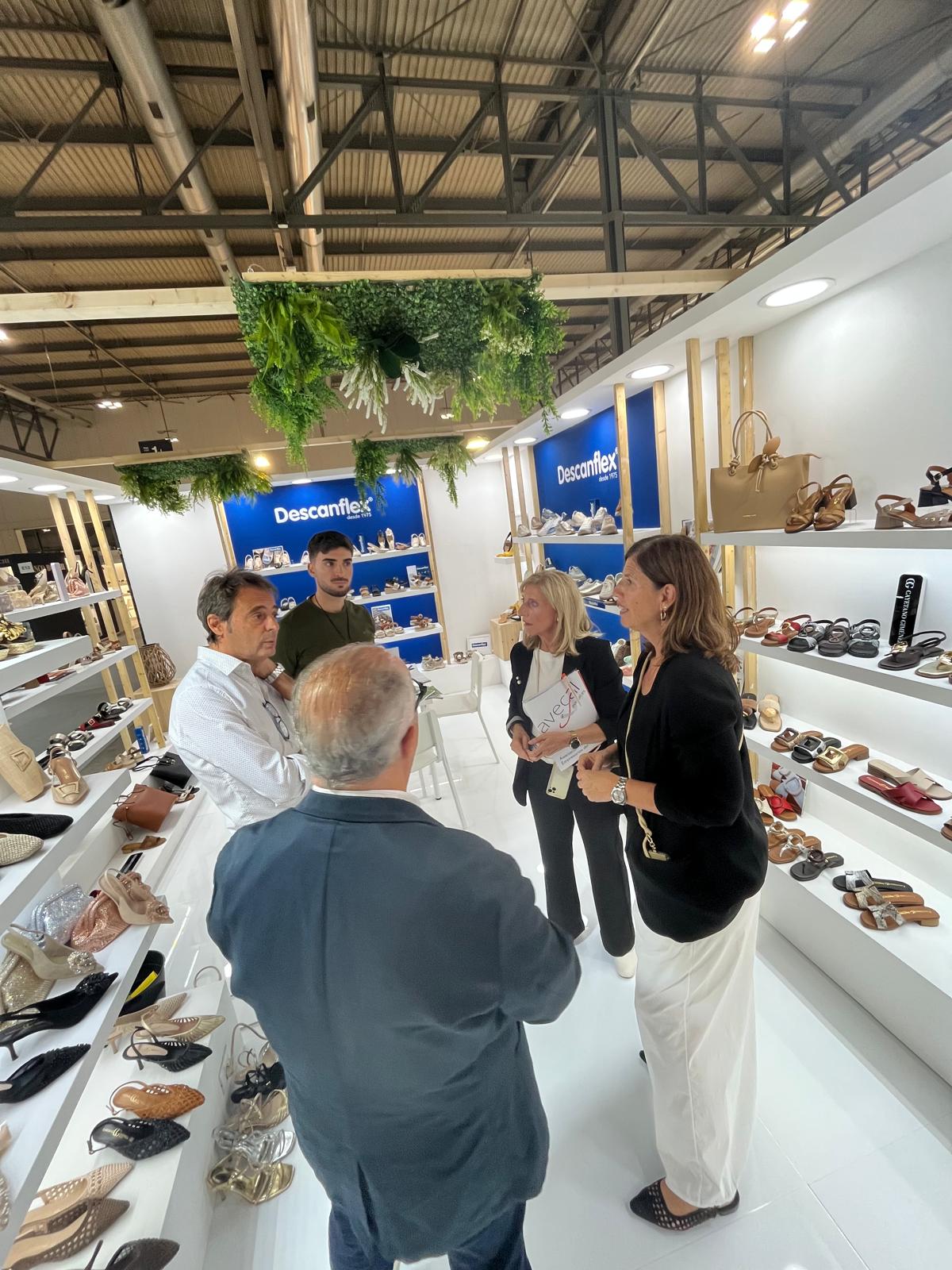 Industria apoya a las empresas valencianas presentes en la feria MICAM de calzado en Milán