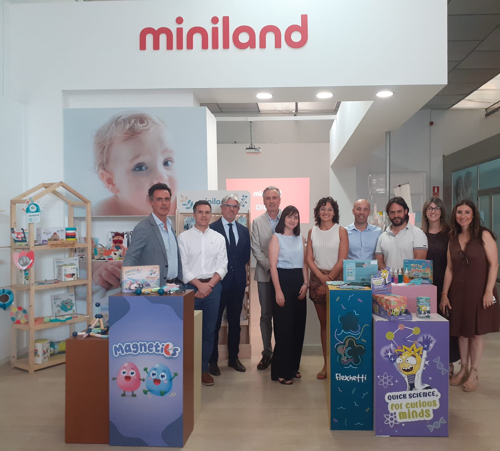 SA foto grupo Miniland
